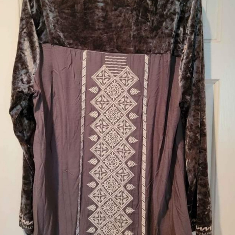 Tunic - Picture 2 of 6